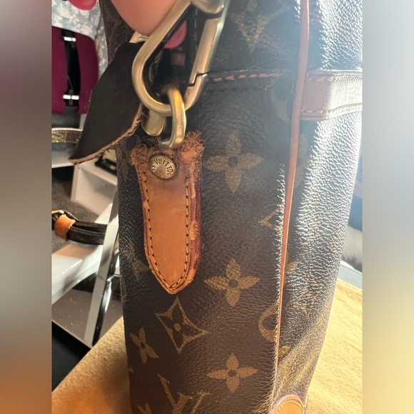 Vintage Louis Vuitton Crossbody - Picture 5 of 17
